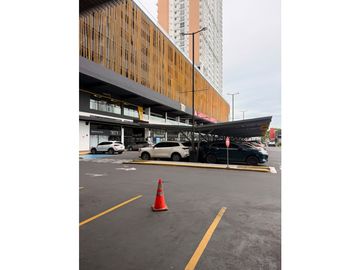 LOCAL COMERCIAL EN ALQUILER | GREENWOOD PLAZA – TUMBA MUERTO | 59 M²