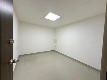 Edificio comercial para IPS en renta tradicional en Laureles