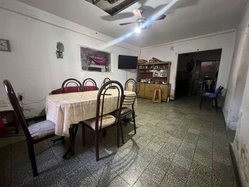 VENTA CASA DOS DORMITORIOS  BARRIO TIRO SUIZO.