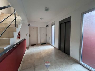 Venta Dúplex 3 Amb c/ Terraza Propia y Coch