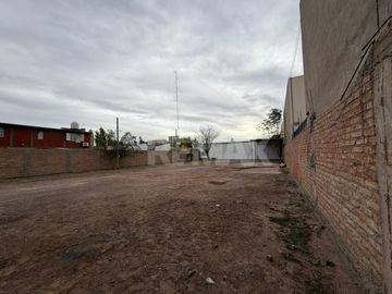 ALQUILER Galpon 200 m2 con 2 oficinas y recepcion.