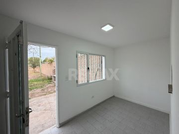 ALQUILER Galpon 200 m2 con 2 oficinas y recepcion.