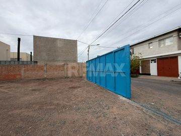 ALQUILER Galpon 200 m2 con 2 oficinas y recepcion.