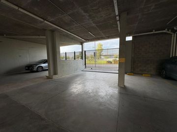 SE VENDE COCHERA EN GARDEN INN TORRE II