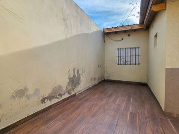 CASA 4 AMBIENTES GARAGE PATIO LOMAS DEL MIRADOR