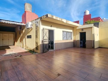 CASA 4 AMBIENTES GARAGE PATIO LOMAS DEL MIRADOR