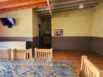 CASA 4 AMBIENTES GARAGE PATIO LOMAS DEL MIRADOR