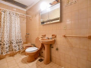 CASA TIPO TRIPLEX  EN VENTA - LA PLATA