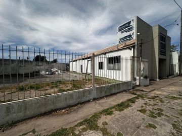 Lote con Galpon comercial en VENTA en avenida 122
