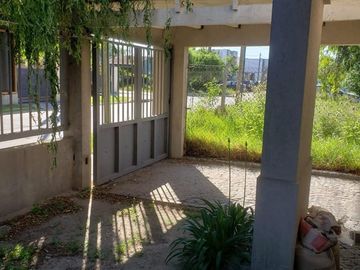 CASA EN VENTA EN GONNET