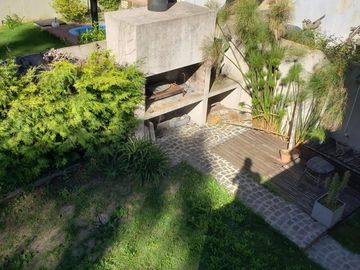 CASA EN VENTA EN GONNET