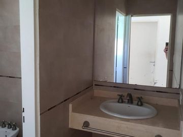 CASA EN VENTA EN GONNET