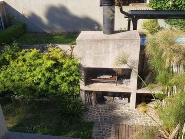 CASA EN VENTA EN GONNET