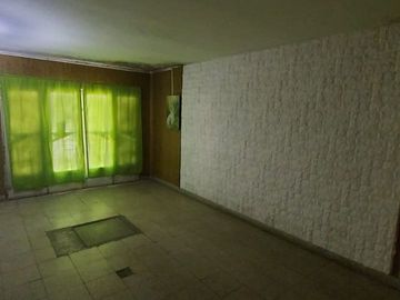 VENTA CASA AL FRENTE, 3 DORMITORIOS, COCHERA