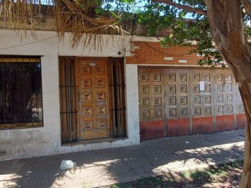 VENTA CASA AL FRENTE, 3 DORMITORIOS, COCHERA
