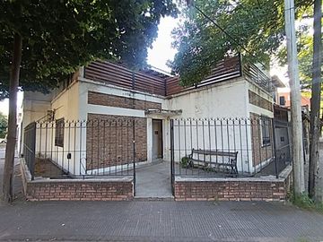 VENTA CASA 2 DORMITORIOS, COCHERA PATIO Y QUINCHO