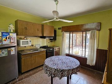 VENTA DE CASA 3 DORMITORIOS CON COCHERA