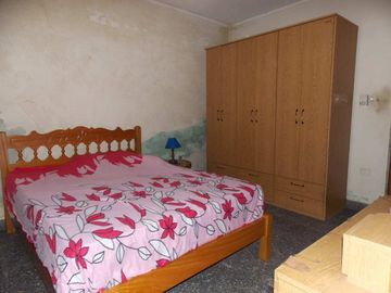 CASA DE TRES DORMITORIO Y COCHERA EN SANTO TOMÉ