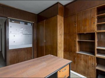 VENTA OFICINA MICROCENTRO A RECICLAR PISO ALTO