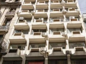 VENTA OFICINA MICROCENTRO A RECICLAR PISO ALTO