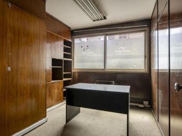 VENTA OFICINA MICROCENTRO A RECICLAR PISO ALTO