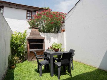 TRIPLEX 3 AMB. CON PATIO Y COCHERA EN CASTELAR