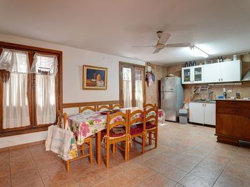 HERMOSA CASA LOTE PROPIO 6 AMB.- VENTA / MONSERRAT