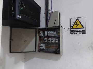 VENTA NAVE INDUSTRIAL CON DEPOSITO Y VIVIENDA