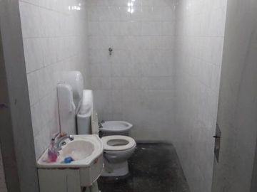 VENTA NAVE INDUSTRIAL CON DEPOSITO Y VIVIENDA
