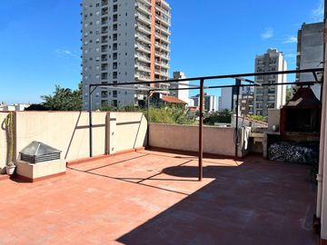 PH  4 amb al frente VENTA, con terraza en CASEROS