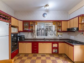 Venta casa 4 ambientes con jardin y cochera Lugano