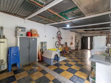 Venta casa 4 ambientes con jardin y cochera Lugano