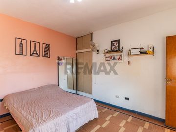 Venta casa 4 ambientes con jardin y cochera Lugano