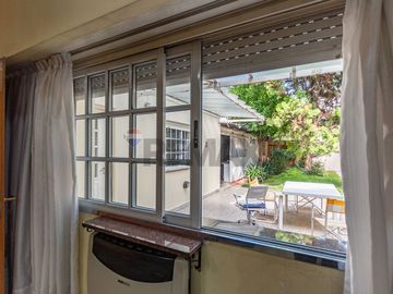 Venta casa 4 ambientes con jardin y cochera Lugano