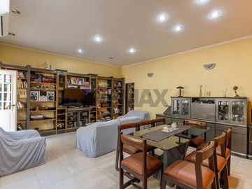 Venta casa 4 ambientes con jardin y cochera Lugano