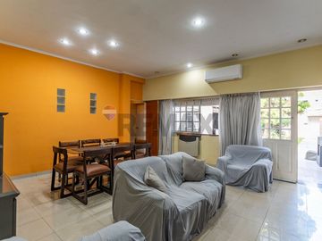 Venta casa 4 ambientes con jardin y cochera Lugano