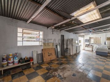 Venta casa 4 ambientes con jardin y cochera Lugano