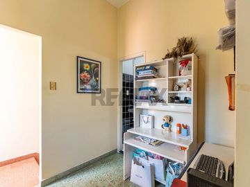 Venta casa 4 ambientes con jardin y cochera Lugano