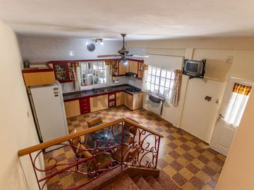Venta casa 4 ambientes con jardin y cochera Lugano
