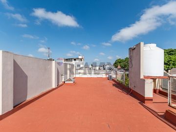 Venta casa 4 ambientes con jardin y cochera Lugano