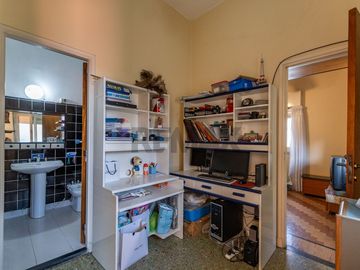 Venta casa 4 ambientes con jardin y cochera Lugano