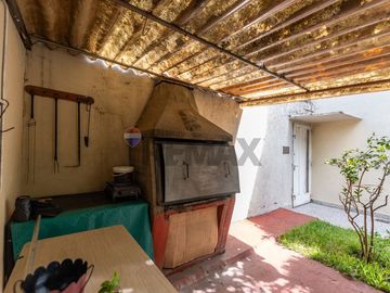 Venta casa 4 ambientes con jardin y cochera Lugano