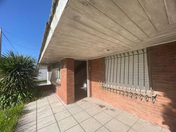 VENTA CASA 4 AMBIENTES CON QUINCHO GARAGE S. CLARA