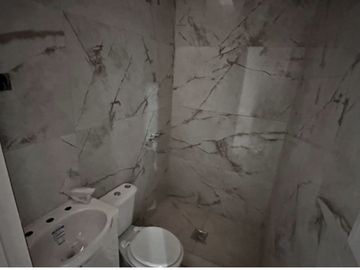 CASA RECICLADA / TODOS LOS SERVICIOS / 3-4 DORM