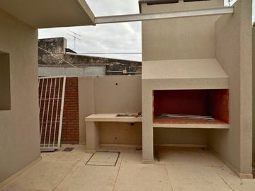 CASA RECICLADA / TODOS LOS SERVICIOS / 3-4 DORM