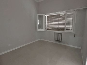 CASA RECICLADA / TODOS LOS SERVICIOS / 3-4 DORM