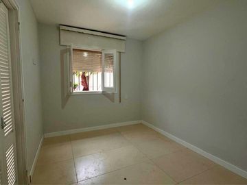 CASA RECICLADA / TODOS LOS SERVICIOS / 3-4 DORM