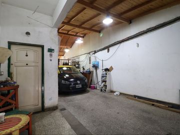 CASA 3 AMBIENTES CON TERRAZA Y DOS COCHERAS
