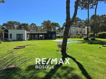 CASA VENTA PINAMAR ALAMOS II MODERNA Y CON PILETA