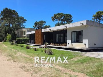 CASA VENTA PINAMAR ALAMOS II MODERNA Y CON PILETA
